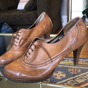 Leather heel shoes light brown!